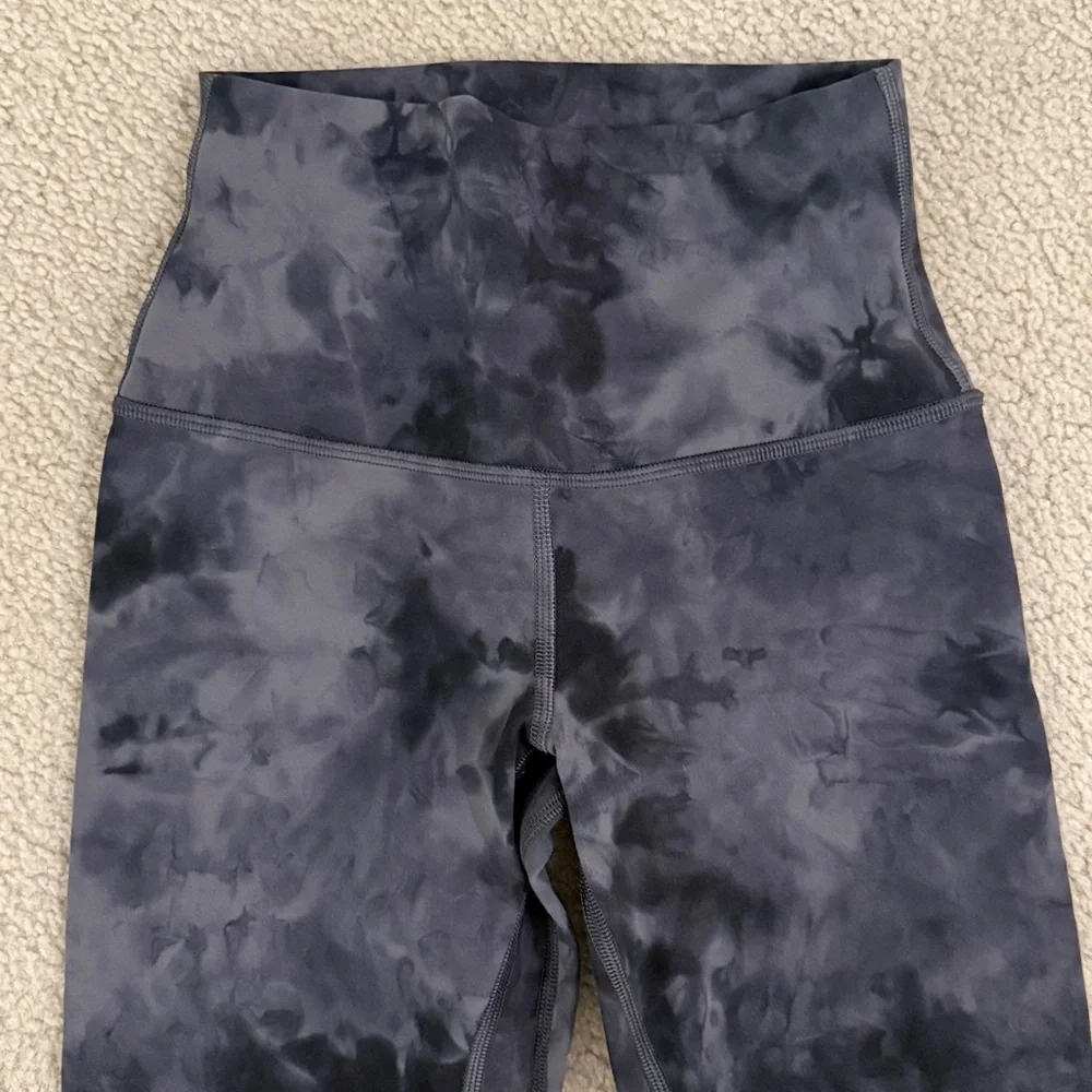 lululemon athletica Black Tie-Dye Leggings - Size 2